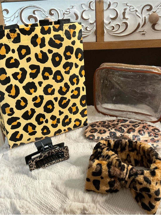 No name Accessories - Leopard Print Women’s Weekend Accessory Set - Brown Leopard
